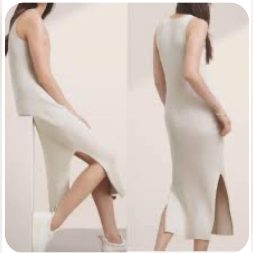 ***Aritzia Babaton ***(flawed ) Ribbed Midi Dress with leg slits.